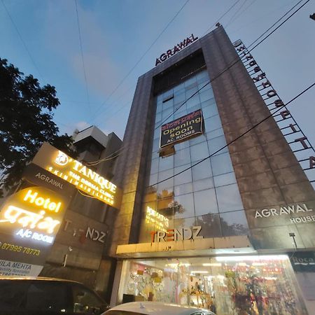 Hotel Prasang Surat Dış mekan fotoğraf