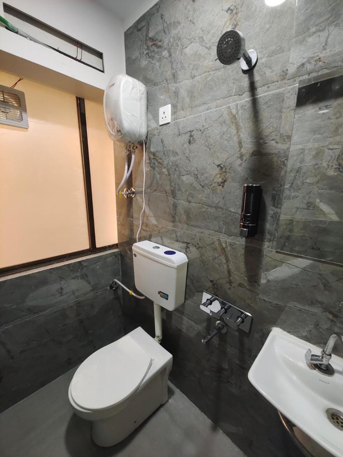 Hotel Prasang Surat Dış mekan fotoğraf