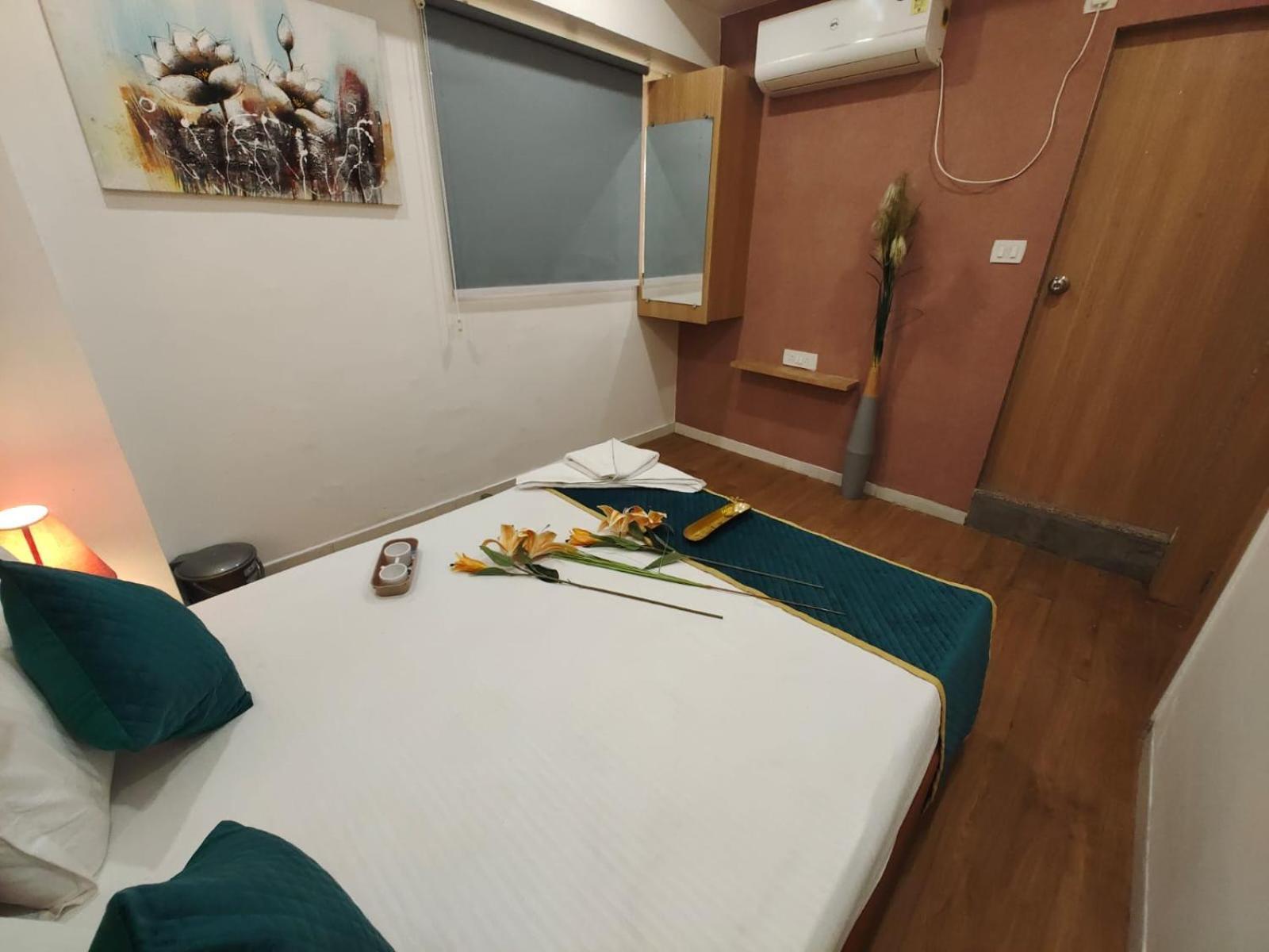 Hotel Prasang Surat Dış mekan fotoğraf
