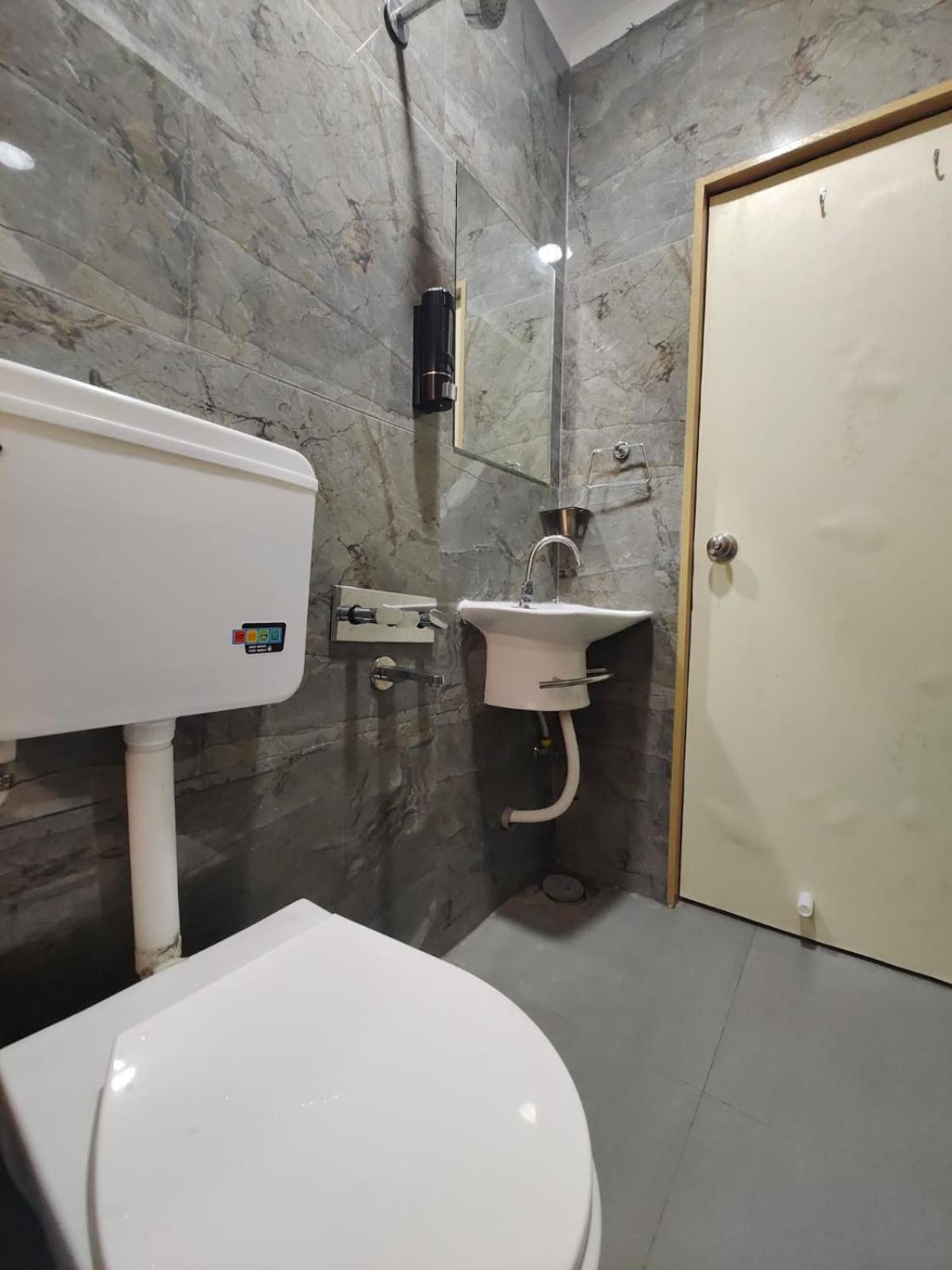 Hotel Prasang Surat Dış mekan fotoğraf