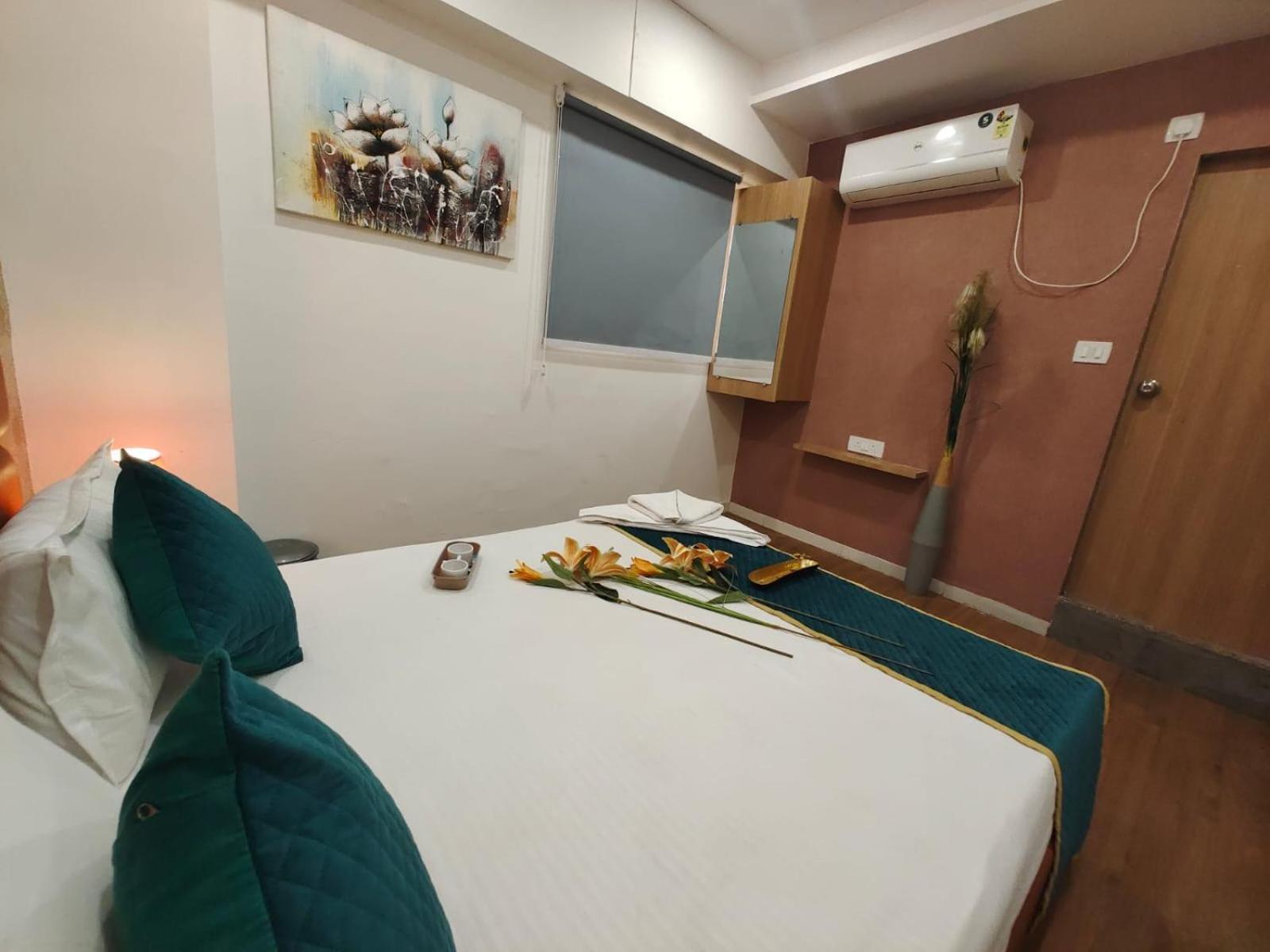 Hotel Prasang Surat Dış mekan fotoğraf