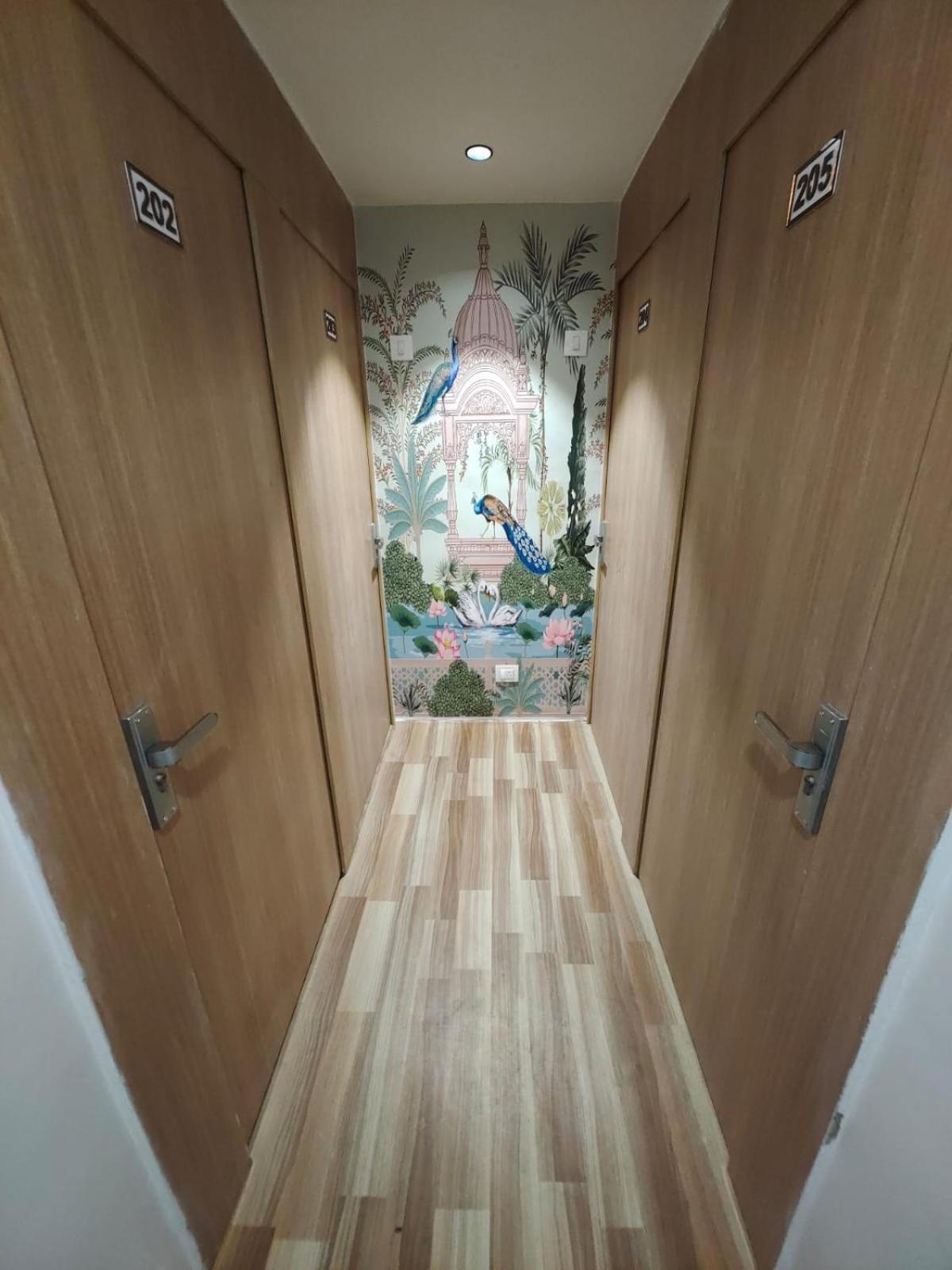 Hotel Prasang Surat Dış mekan fotoğraf