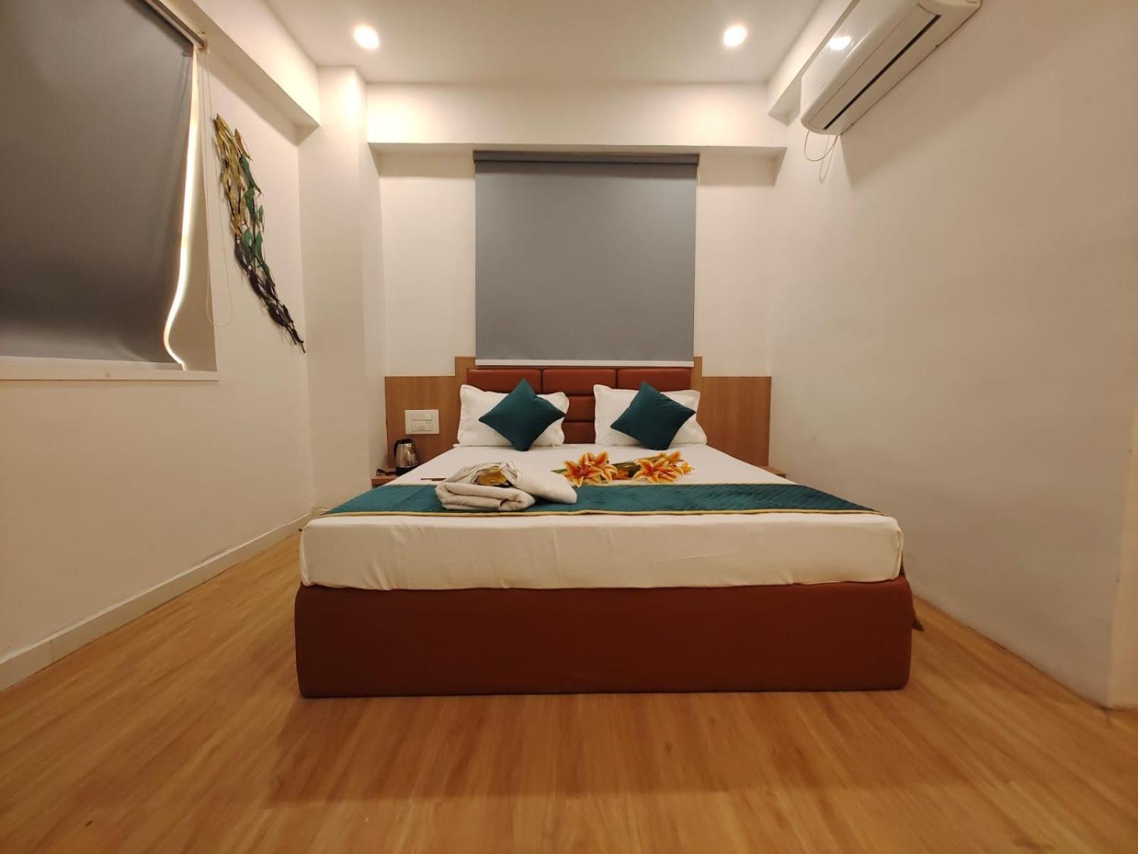Hotel Prasang Surat Dış mekan fotoğraf